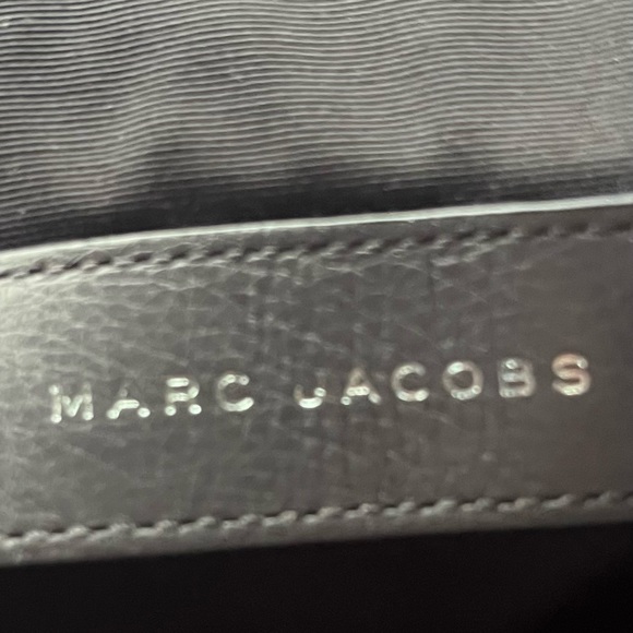 Marc Jacobs grey green wallet hand bag. - Picture 6 of 6